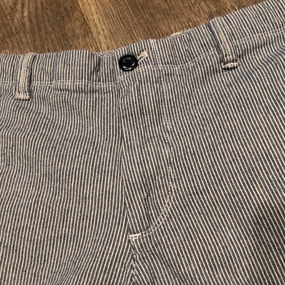 Gap Railroad Stripe 10” Shorts - Picture 4 of 9